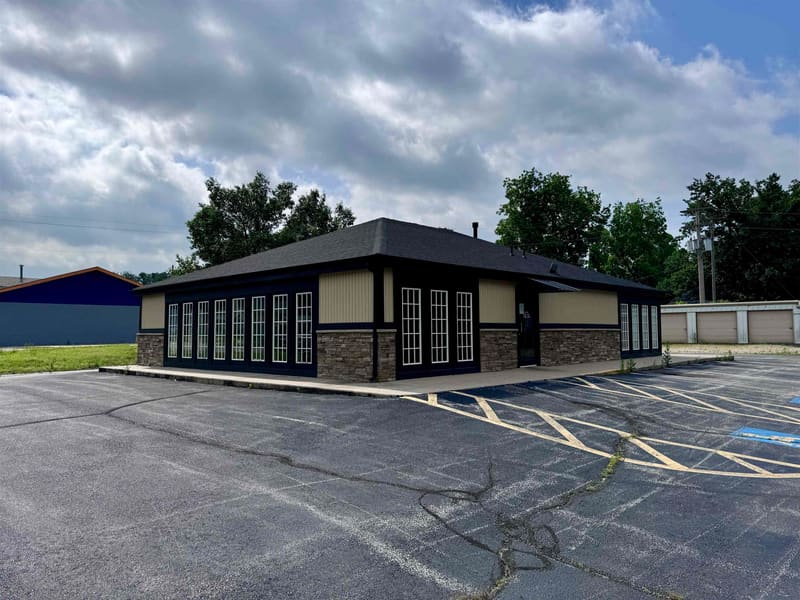 403 W Main Street, Sedan