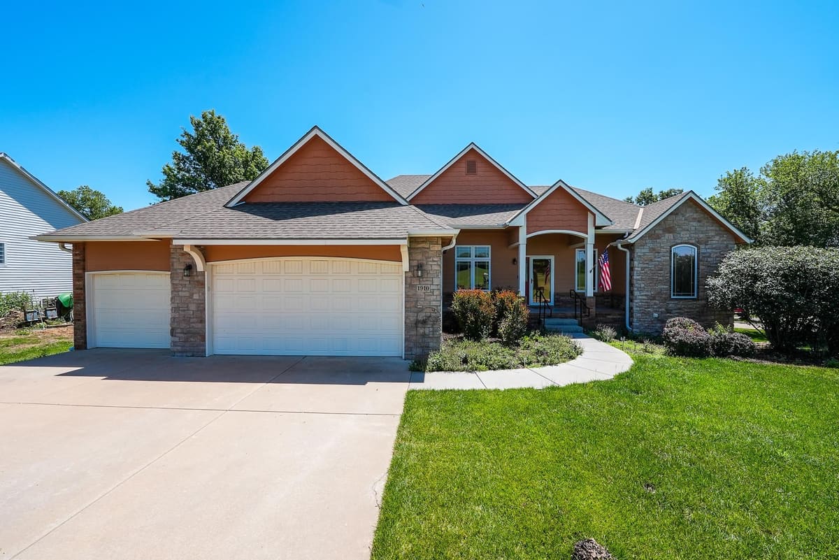 1910 N Jason Dr, El Dorado, KS, 67042