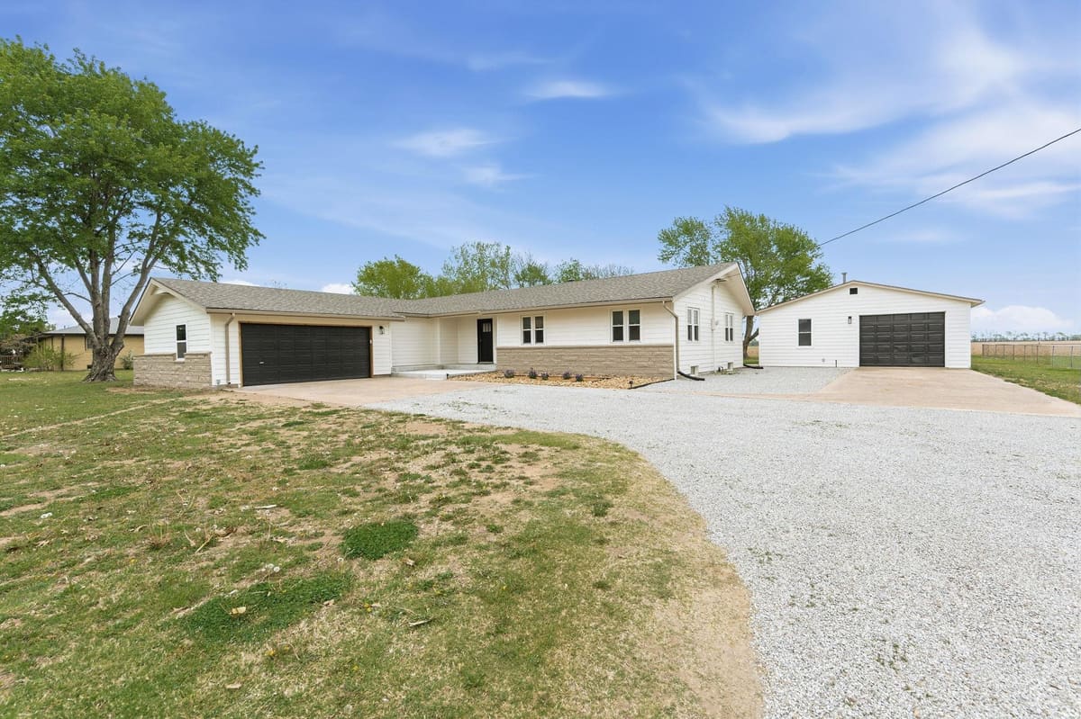 1418 N Meridian Rd, Peck, KS, 67120