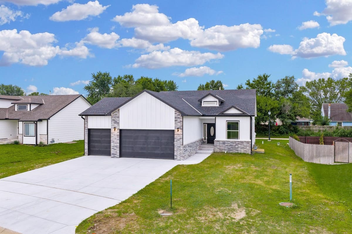 443 E Karla, Haysville, KS, 67060
