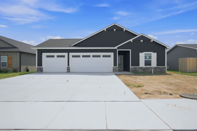 1606 N Topaz Ln, Mulvane