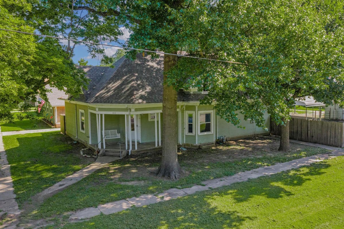 802 N Linden St, Belle Plaine, KS, 67013