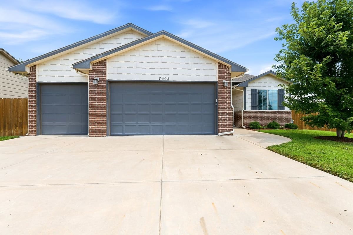 4602 N Steeds Crossing, Park City, KS, 67219