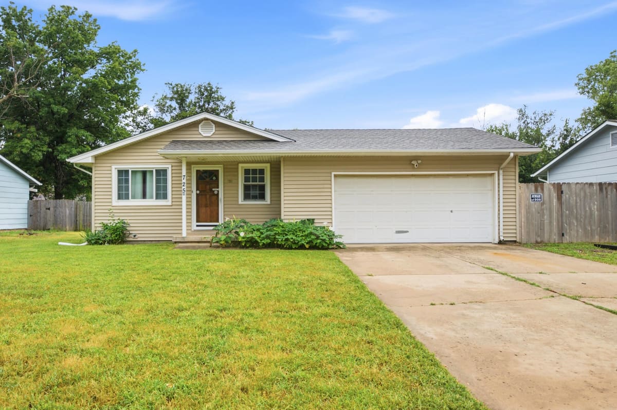 725 W Lockwood St, Wichita, KS, 67217