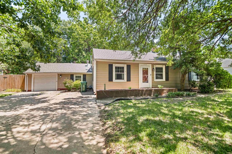 712 S Terrace Dr, Wichita