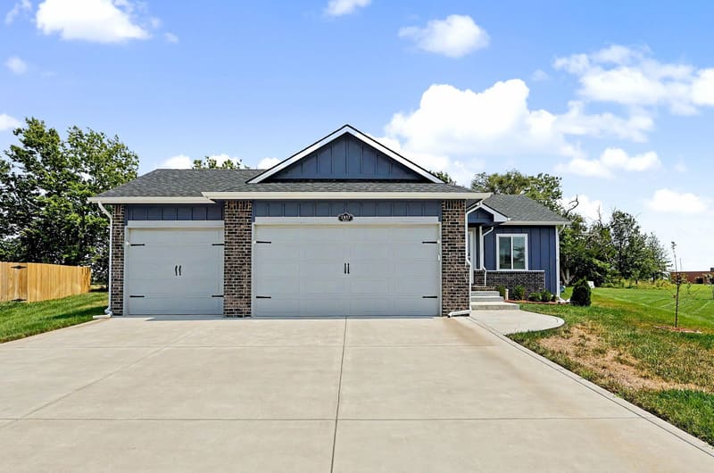 1237 E Sontag, Derby