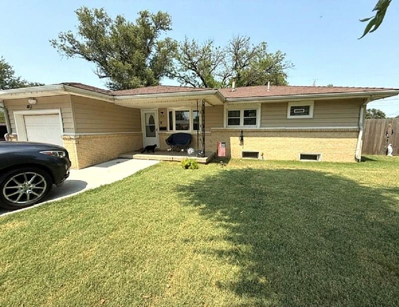 910 W Rita, Wichita