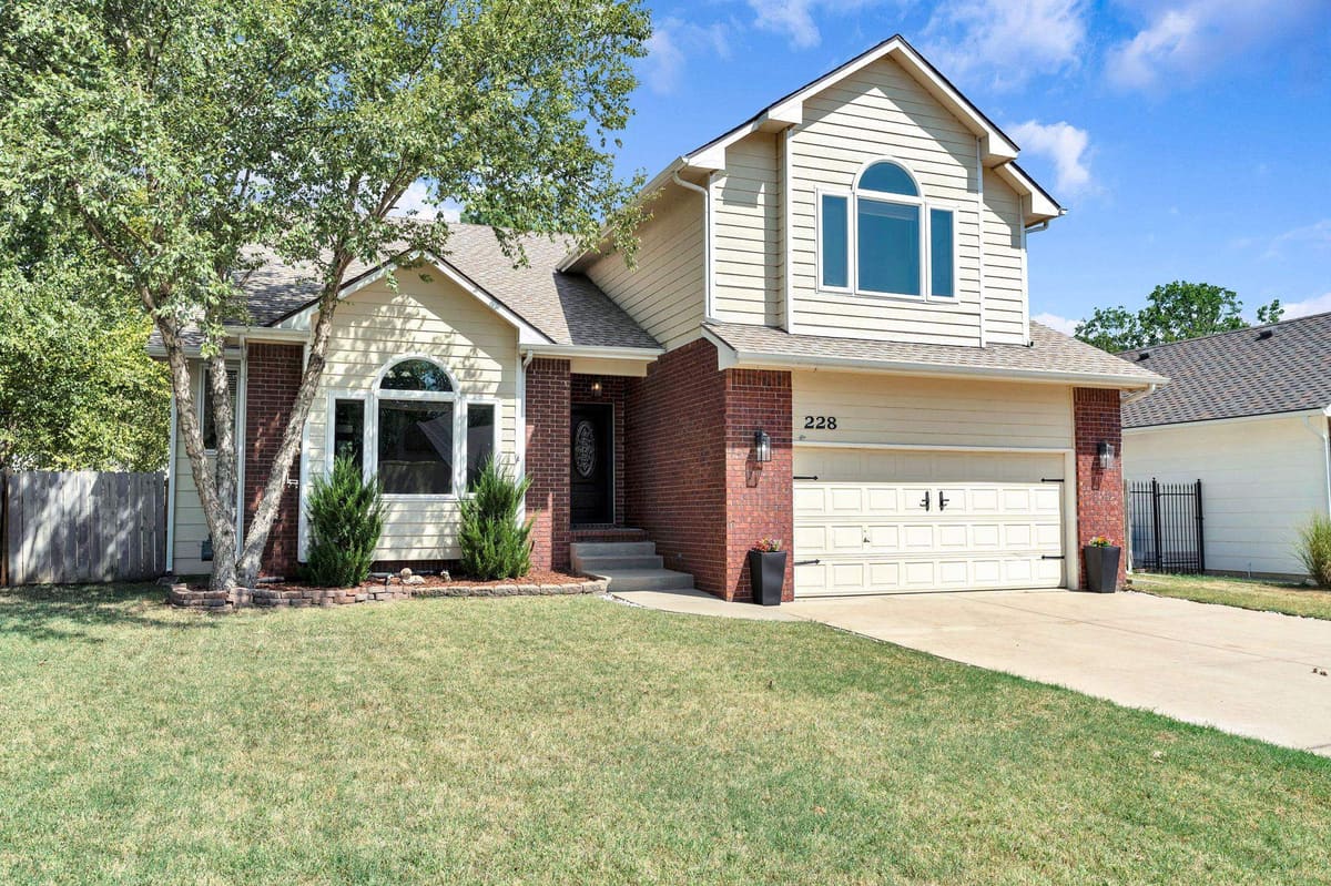 228 N Prescott Circle, Wichita, KS, 67212