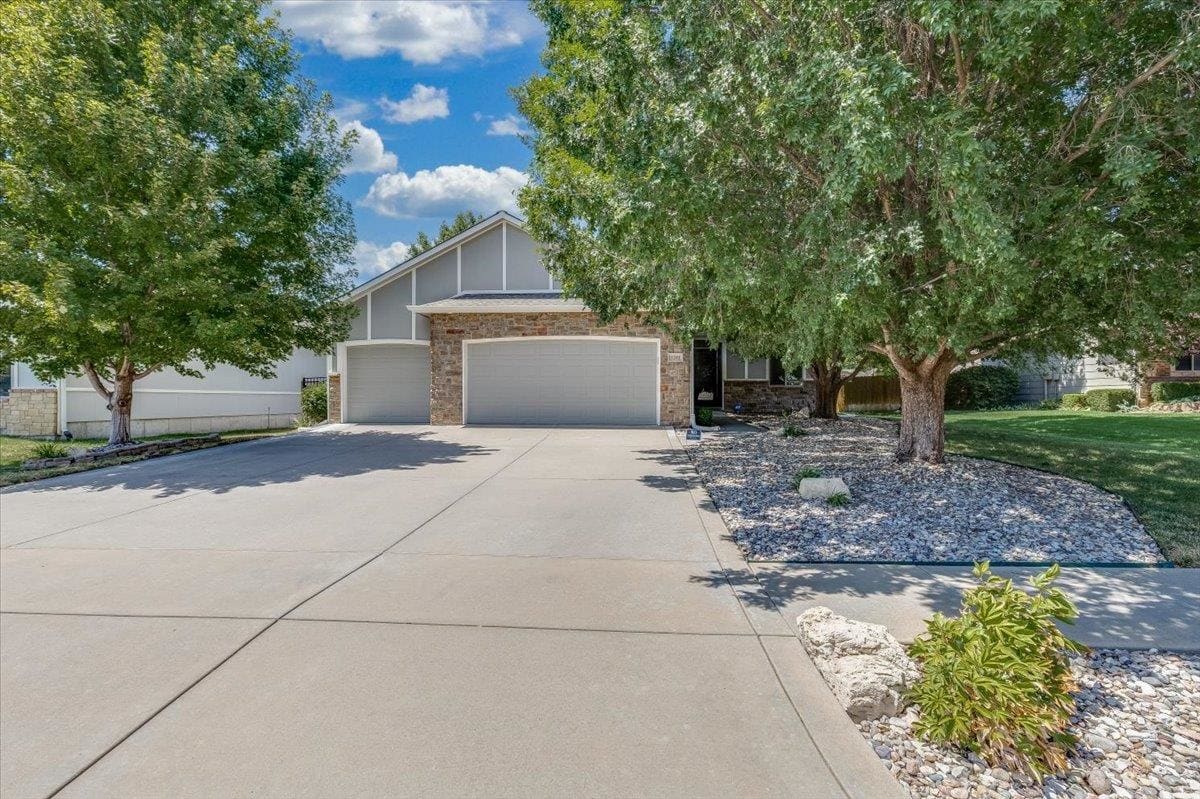 1201 N Beau Jardin, Derby, KS, 67037