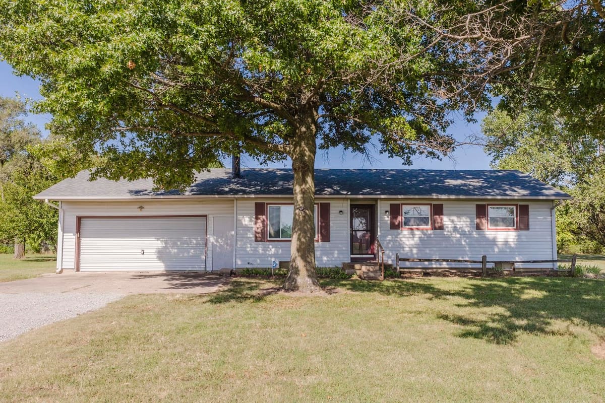 1247 N Hydraulic, Belle Plaine, KS, 67013