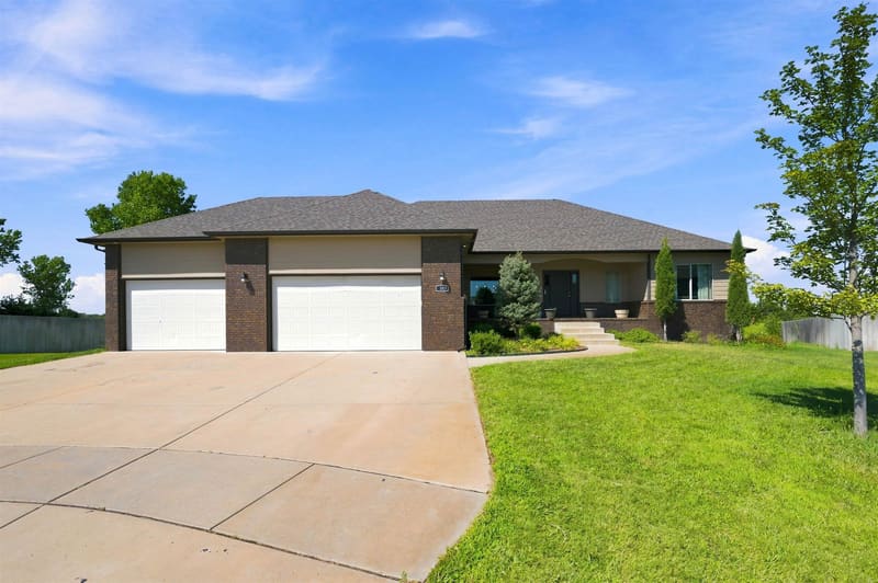 3315 S Bluelake Ct, Wichita