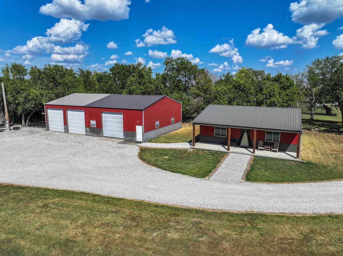 102 Mays, Winfield, KS, 67156