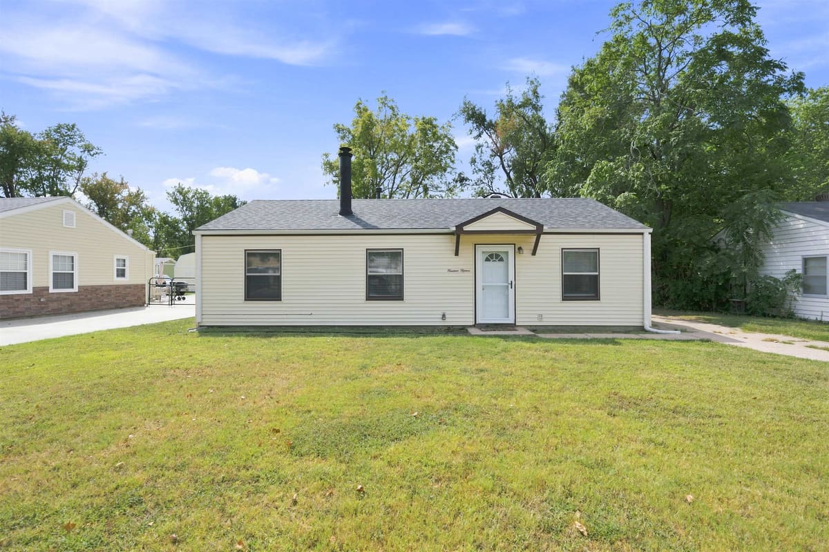 1415 E Evanston St, Park City, KS, 67219-1330