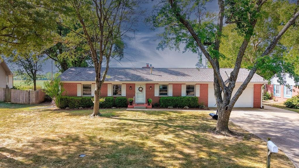 13 Fleetwood, Winfield, KS, 67156