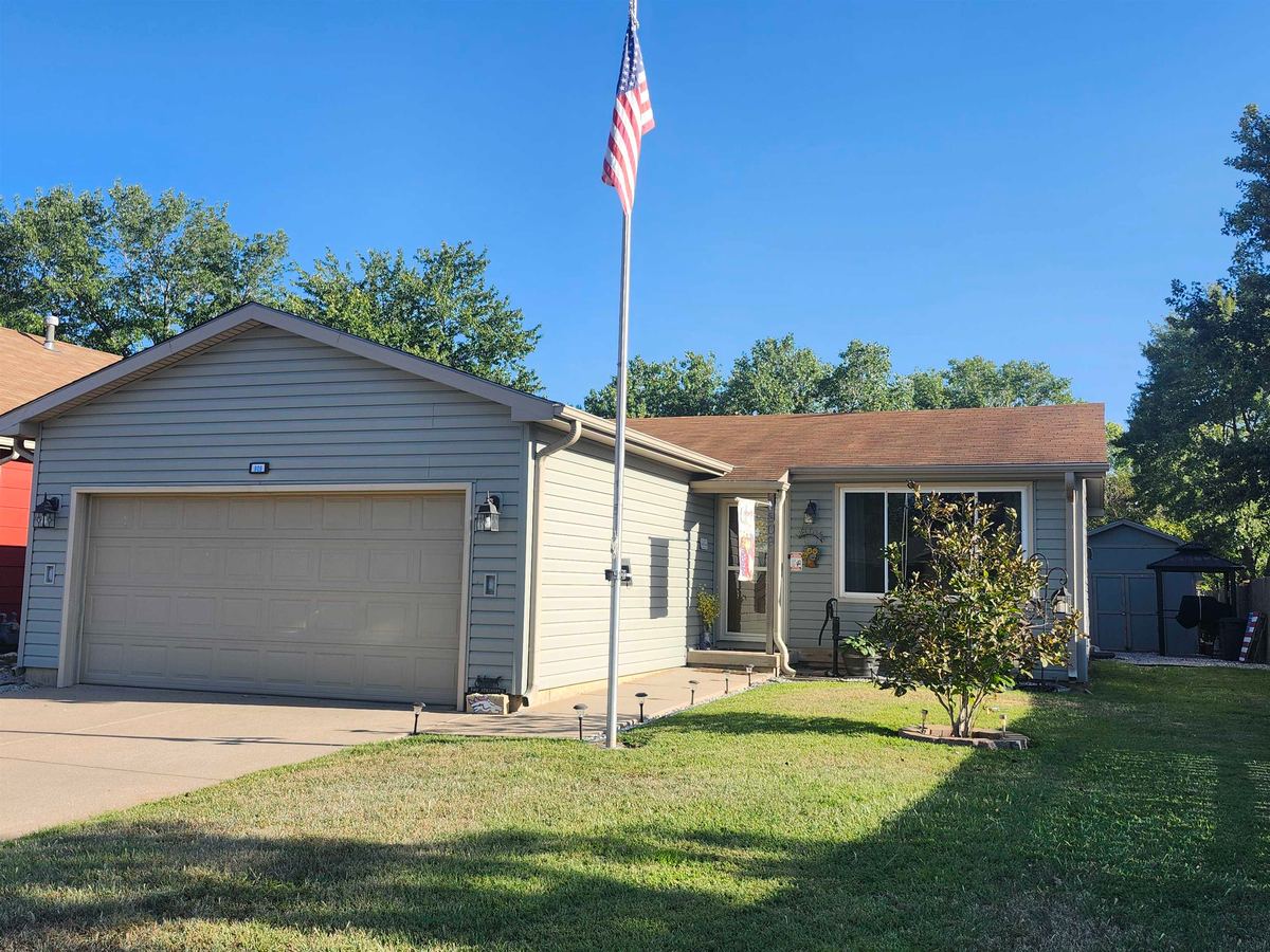 909 E 52nd St S, Wichita, KS, 67216