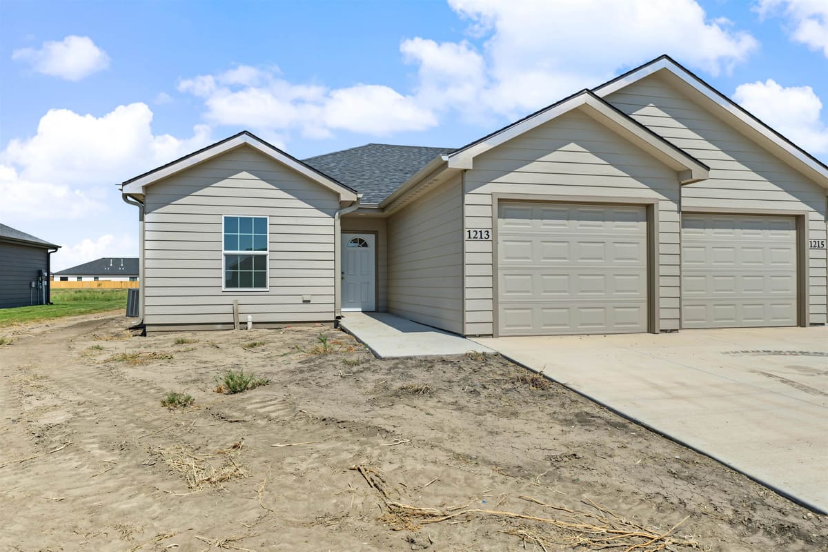 1213 Fountain Dr, Salina, KS, 67401