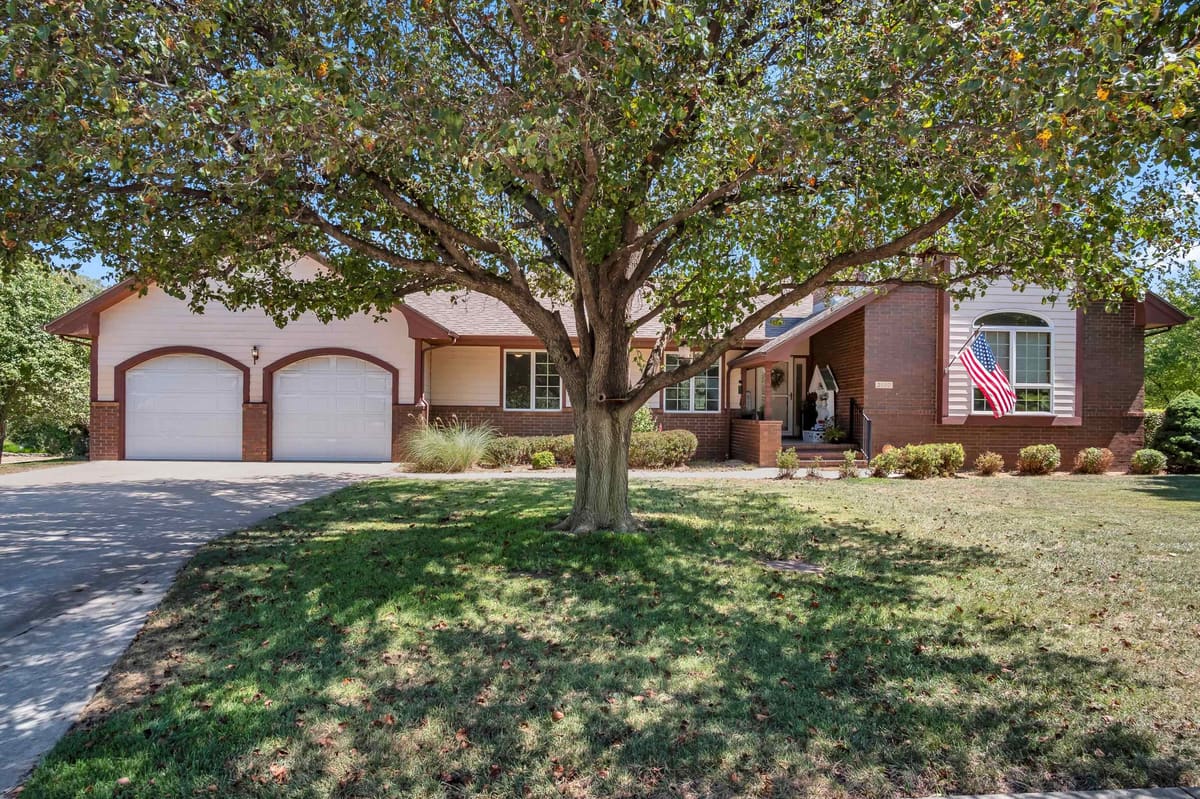 3100 Witmarsum Dr, North Newton, KS, 67117