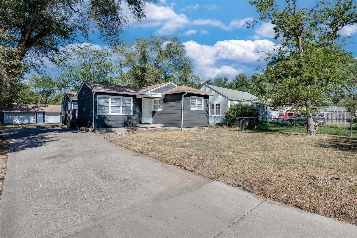 515 N Flora, Wichita, KS, 67212