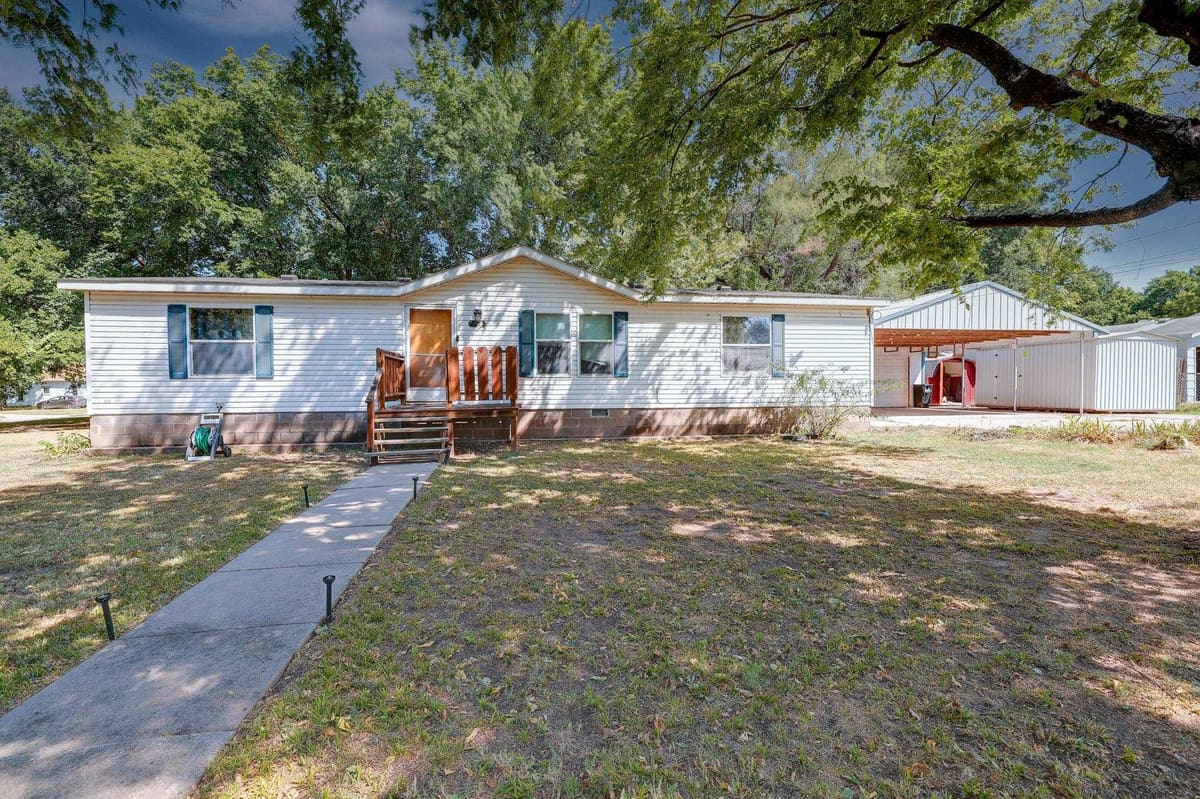 1010 E 1st, Winfield, KS, 67156