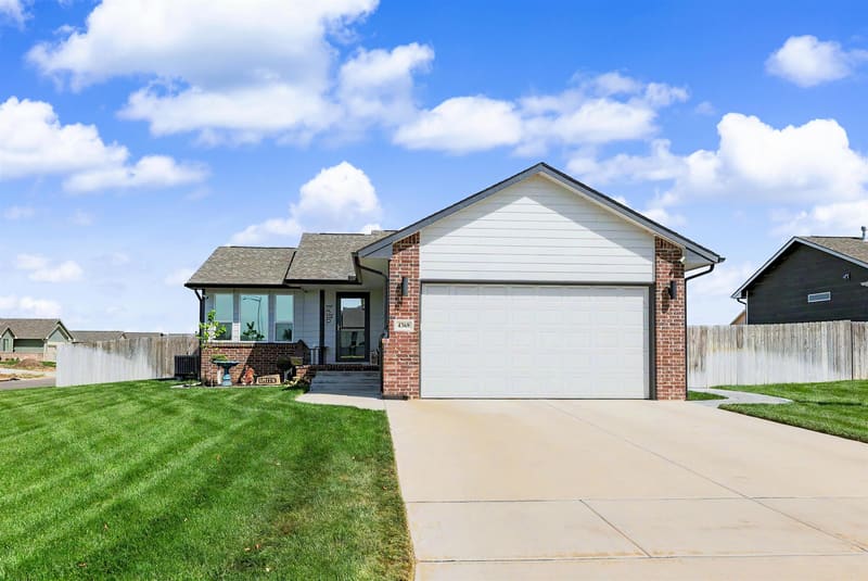 4368 N Rutgers Cir., Maize