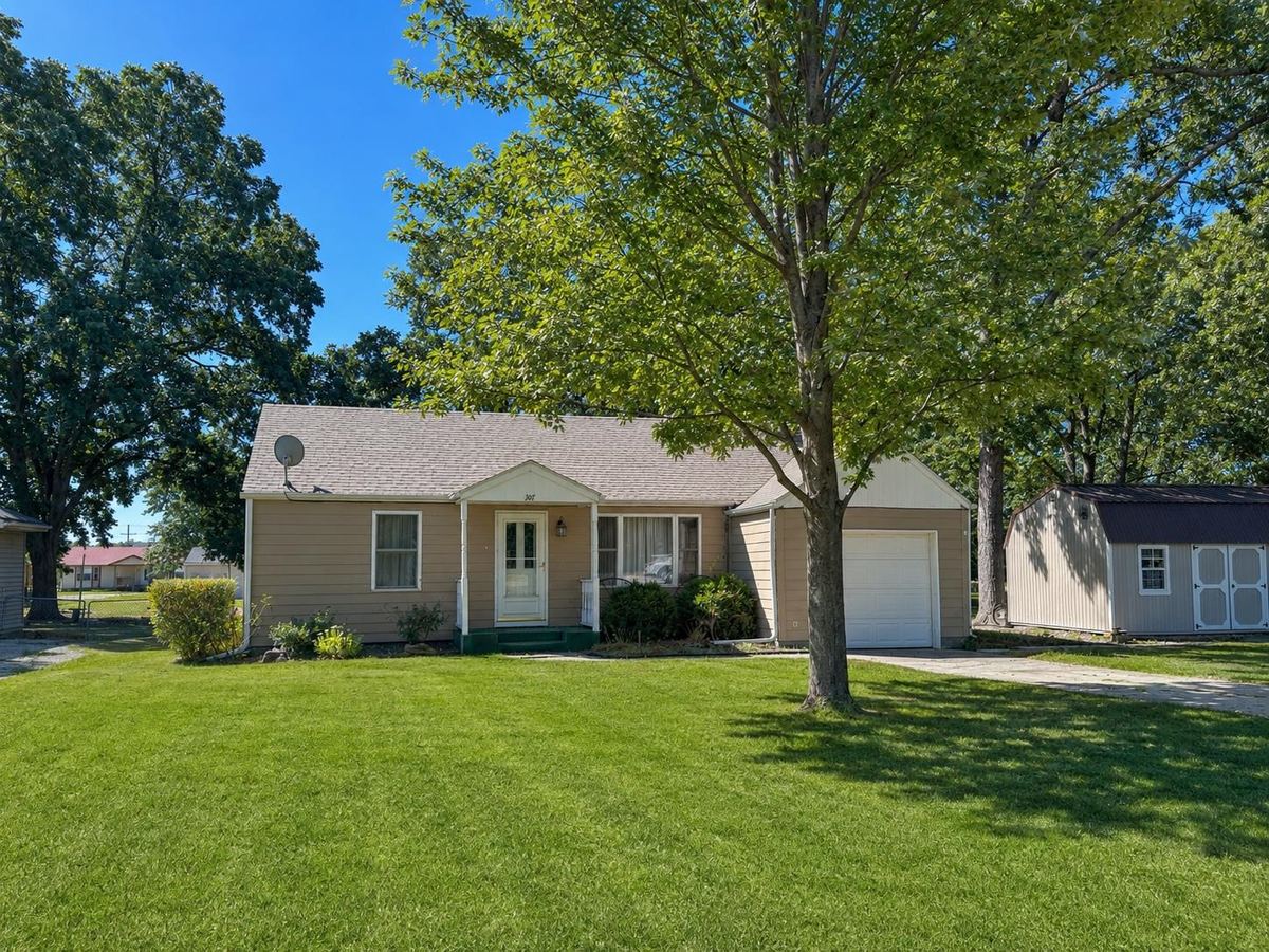 307 Lake Rd, Olpe, KS, 66865