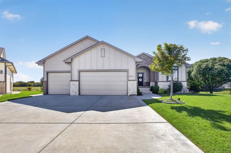8320 W Kackley Ct, Wichita