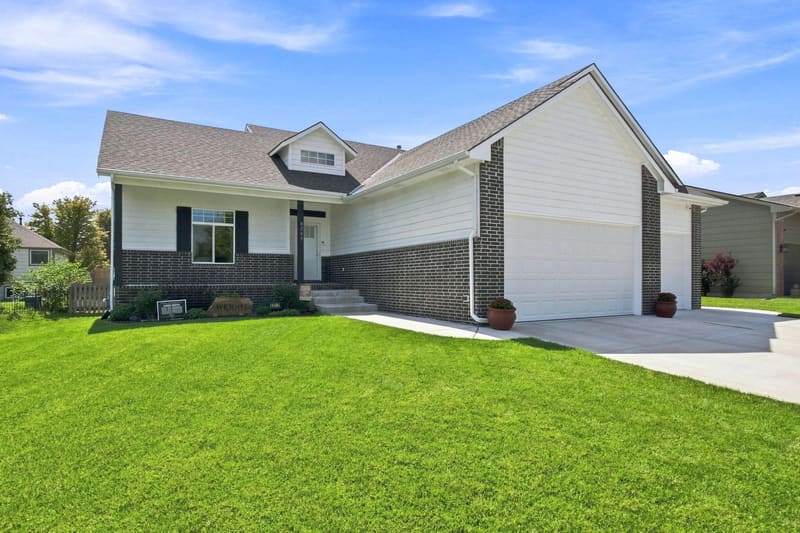 8203 W Lang St, Wichita