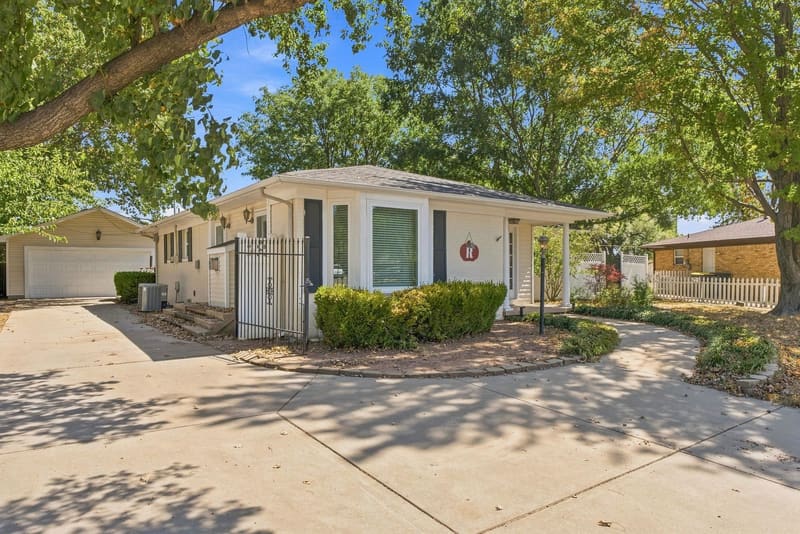 842 N Acadia, Wichita
