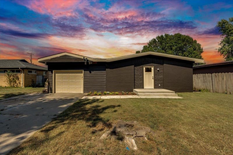710 W Alexander Dr, Haysville
