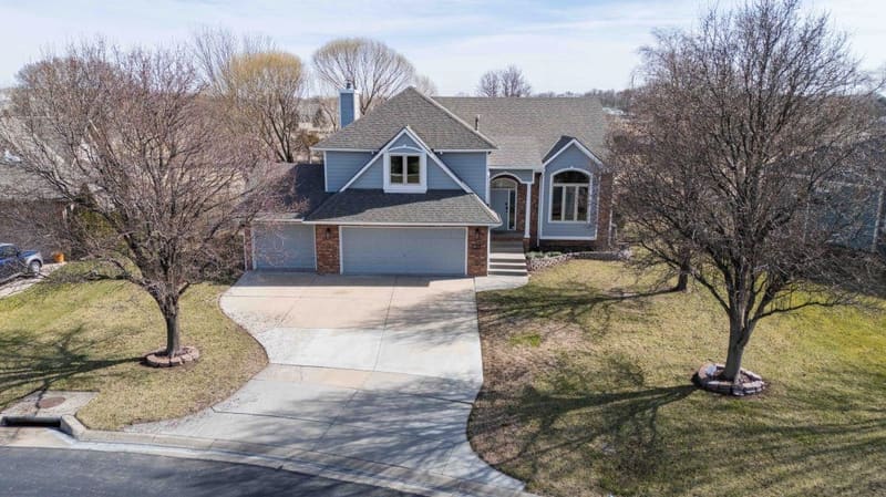 330 S Fairway Cir, Andover