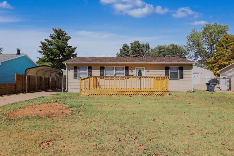 2200 E 53rd, Wichita