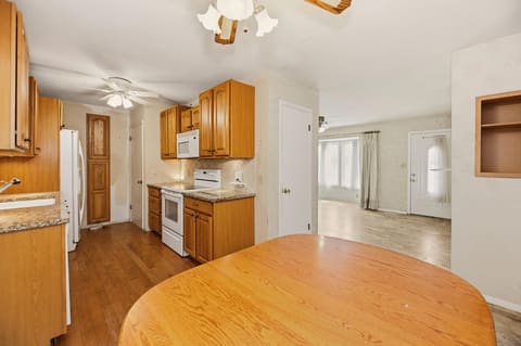 1711 James St, Hutchinson, KS, 67502 photo 8
