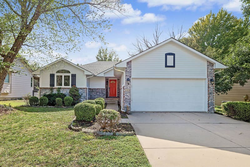109 N Valley Stream, Derby