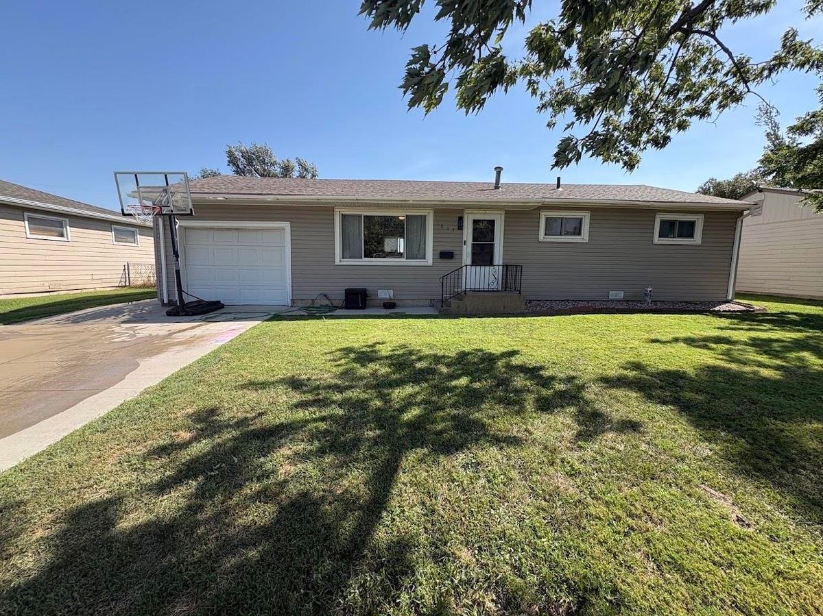 1607 Hickory St, Salina, KS, 67401