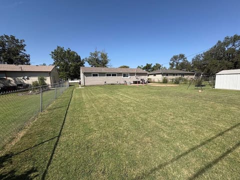 1607 Hickory St, Salina, KS, 67401 photo 17