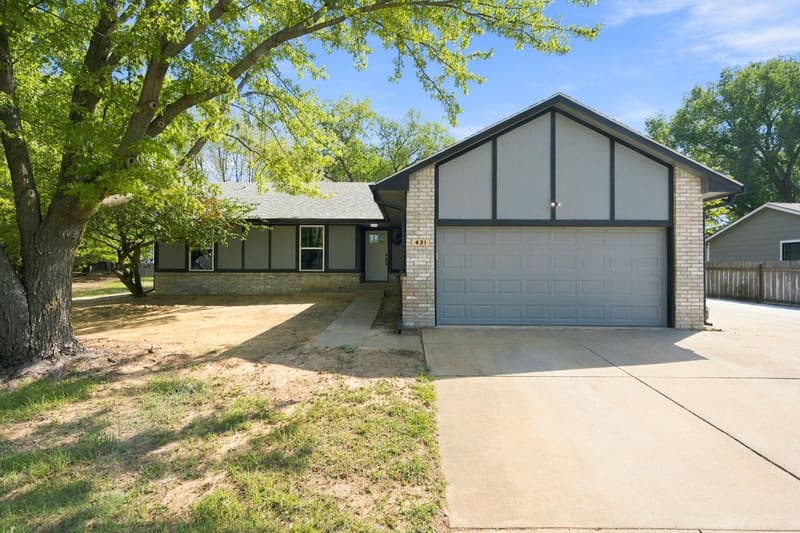 431 W White Tail St, Derby