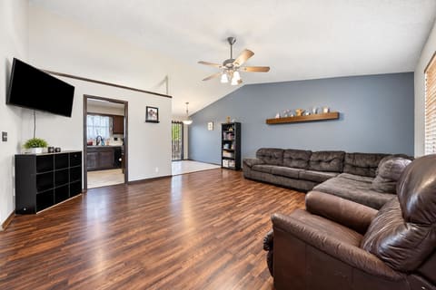 1607 S Lark Ct, Wichita, KS, 67209 photo 2