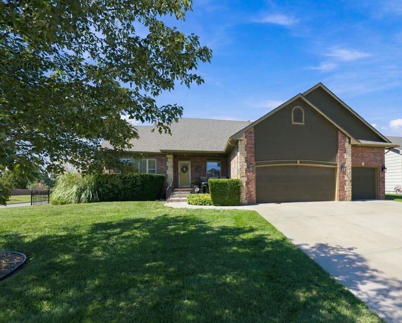 521 S Creekside, Derby