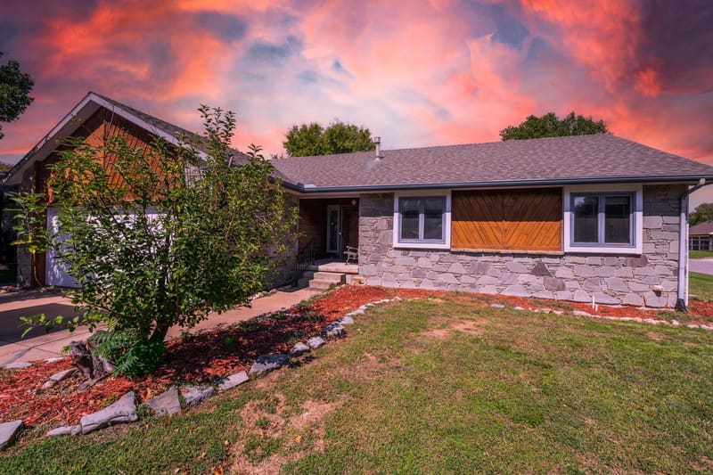 1436 E James St, Derby