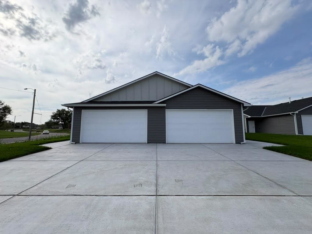 2973 S BUNKER HILL CT #100 & #200, Wichita, KS, 67210