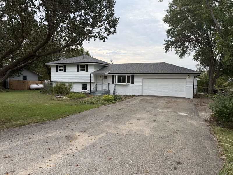 349 Robson, Salina