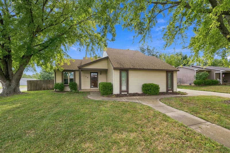 626 N Parkridge St, Wichita