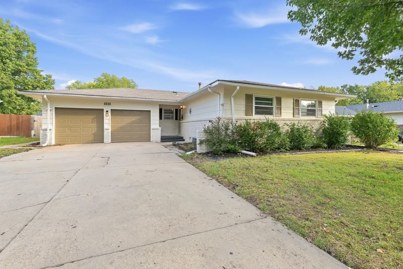 8038 E Watson Lane, Wichita