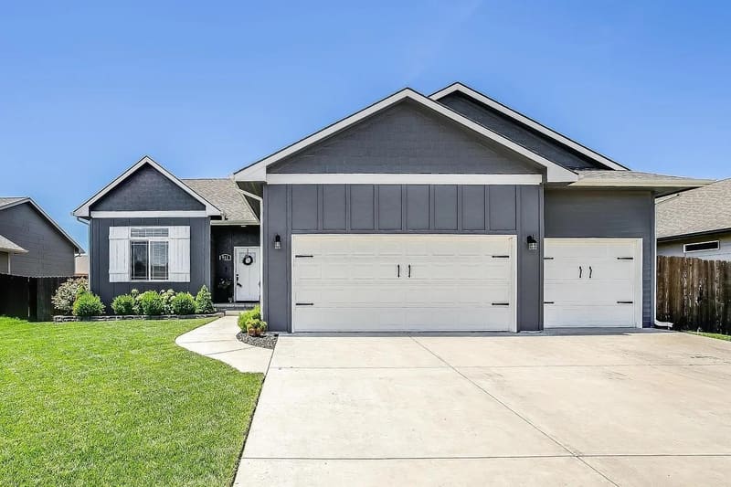 911 N Trail Drive Cir, Mulvane