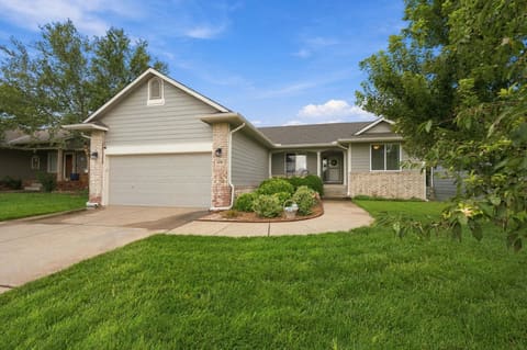 10701 W Lamp Cir, Wichita, KS, 67215 photo 3