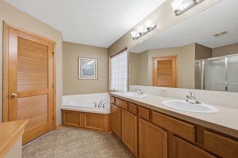 10701 W Lamp Cir, Wichita, KS, 67215 photo 15