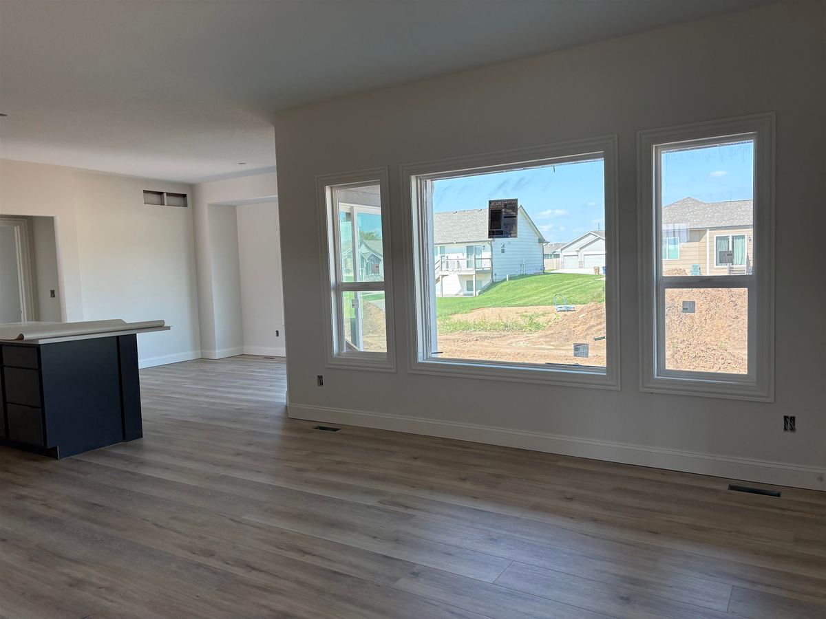 224 E Hanscom St, Derby, KS, 67037