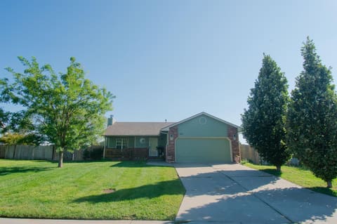 1661 N Prairie Run Circle, Mulvane, KS, 67110 photo 2