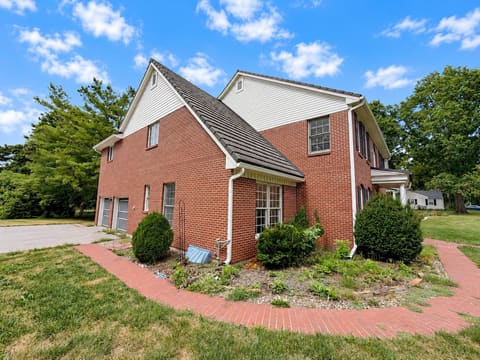 6836 Glenwood St, Overland Park, KS, 66204 photo 2