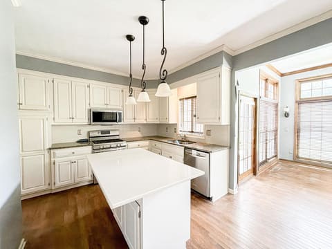 6836 Glenwood St, Overland Park, KS, 66204 photo 6